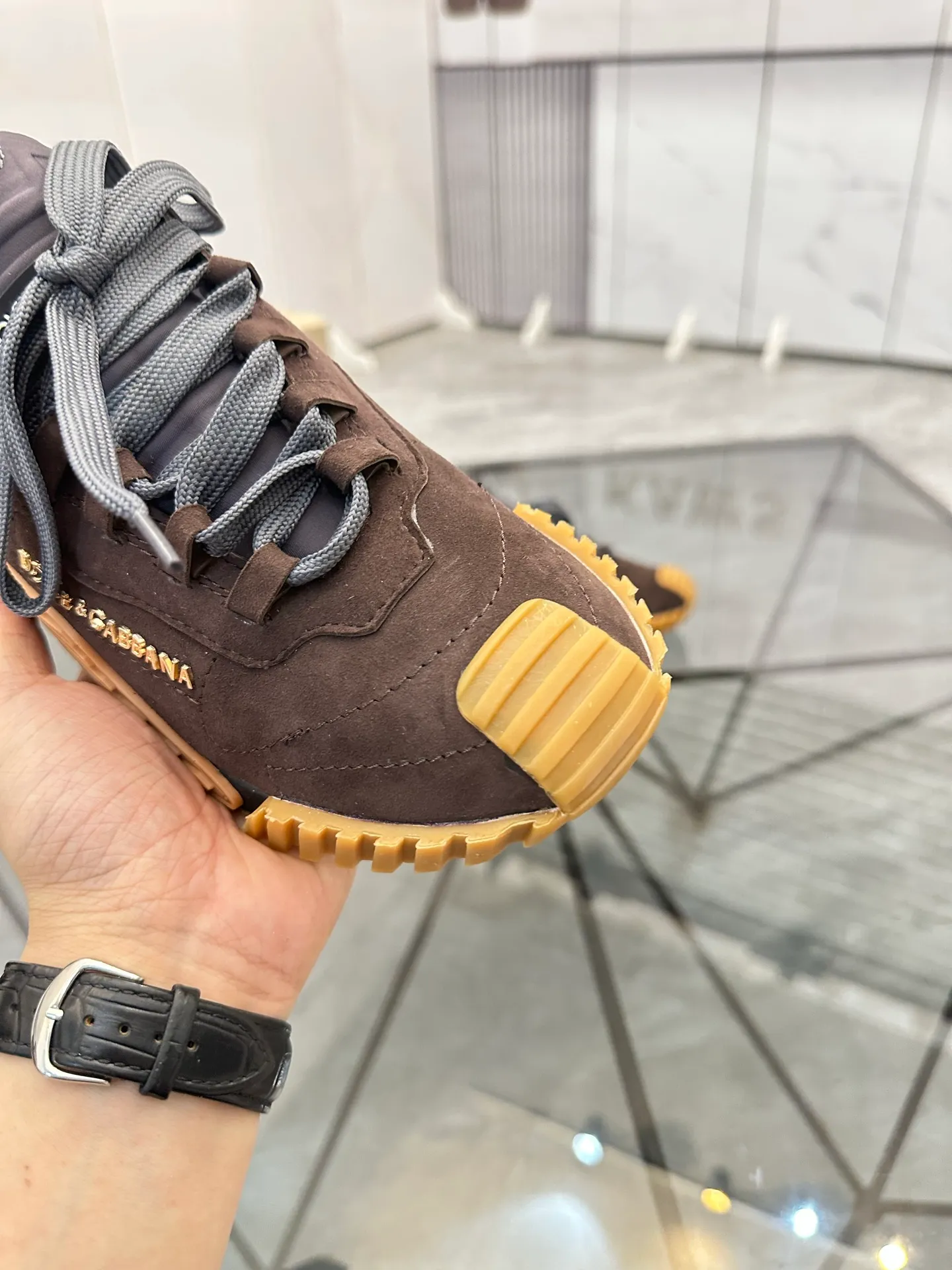 Men's shoes: 💰P460¥ Product trademark: DG "Dolce & Gabbana*" low-top sneakers Regular size: 35-44 (can be customized to 45.46.) Couple style Product materials: imported nubuck leather upper, breathable lining, original outsole. Number: 803